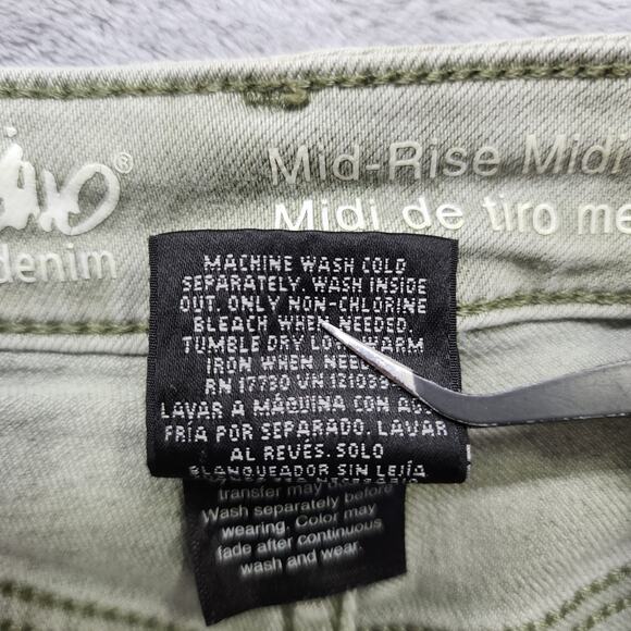 Mossimo Shorts Womens 6/28R Green Mid Rise Midi Cuffed Stretch Denim Casual - Picture 10 of 14